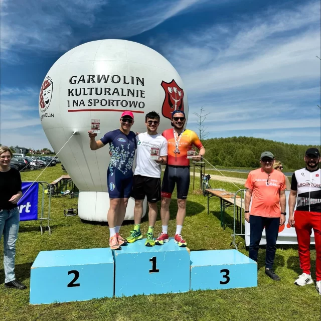 🥈 🥳 The thrill of the first race of the season and an outstanding performance from Artur 🦾 at the sprint distance IX Duathlon Garwoliński! 🥈 2nd Podium AG | 7th Open | Time: 01:01:59 @elokielo #duathlon #sprintduathlon #triathlon #run #runner #running #triathlete #tri #swim #bike #run #swimbikerun #triathlontraining #ironmantraininig #fun #triathletesperformance